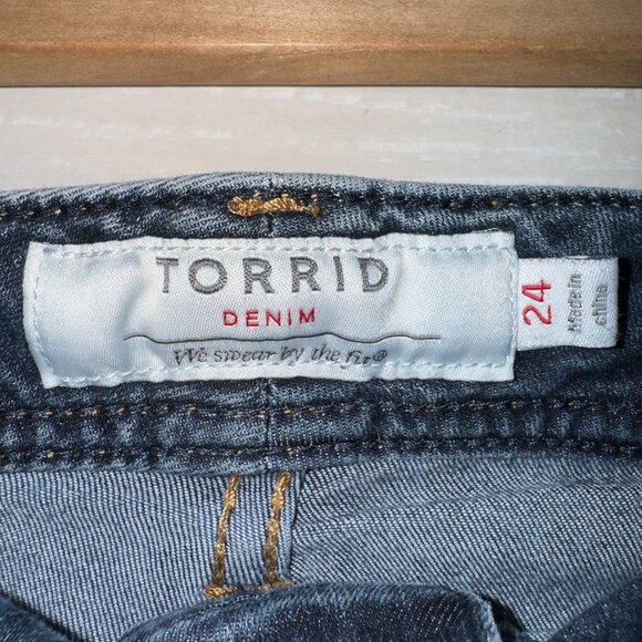 Torrid Women's Plus Size 24 Dark Wash Denim Mid Rise Luxe Slim Bootcut Jeans - Picture 3 of 8